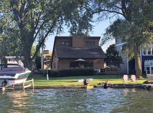 N29W27374 Peninsula Dr, Pewaukee, WI 53072