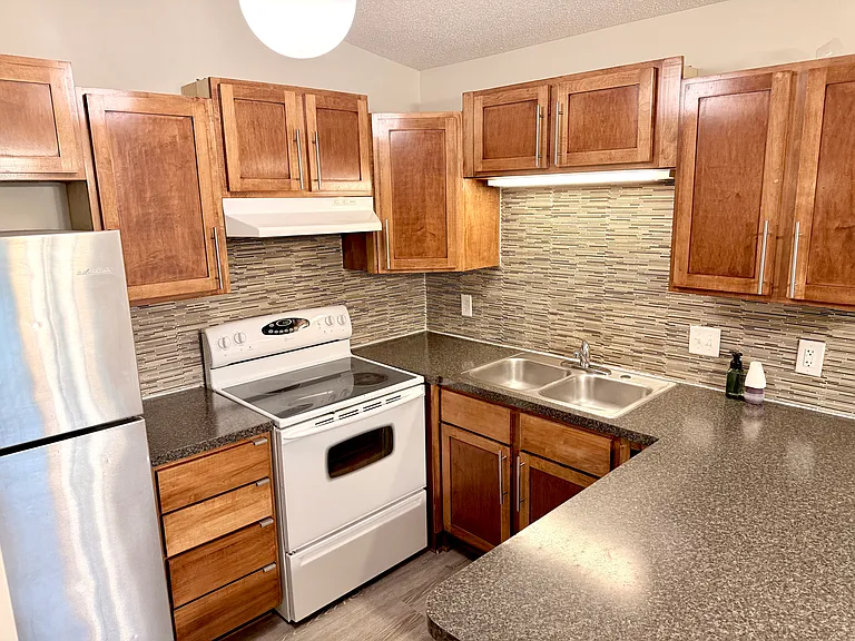 16199 Flagstaff Ct S — Photo 2