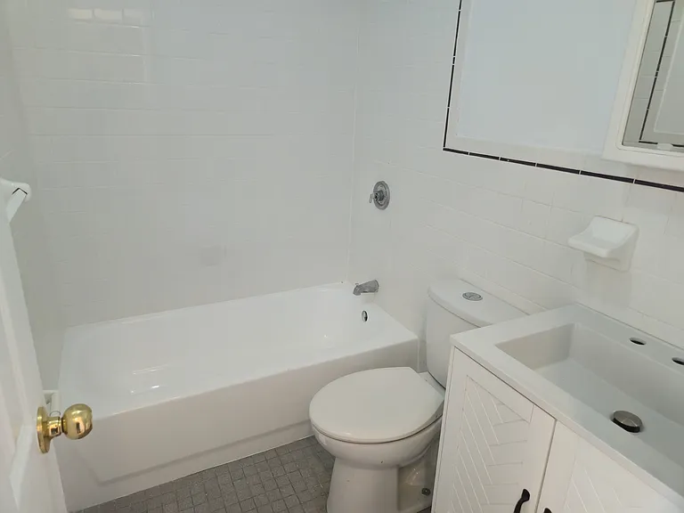 2087 Daly Ave #3 — Photo 1