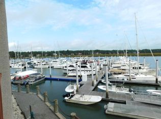 100 Helmsman Way APT 210, Hilton Head Island, SC 29928