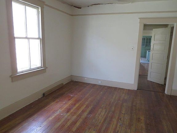 4th image of 2606-08 Franklin Ave
