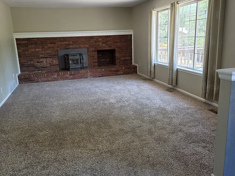 685 Georgetown Ln — Photo 4