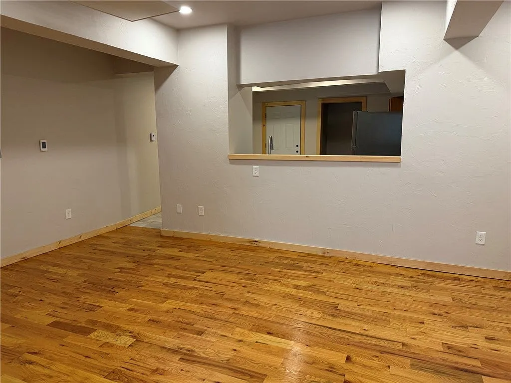 2 bed, 1000 sqft, $1,800 — Photo 4