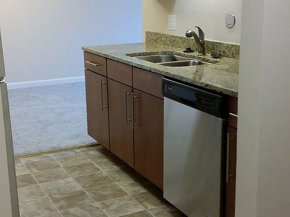 4th image of 535 S 37th St #205