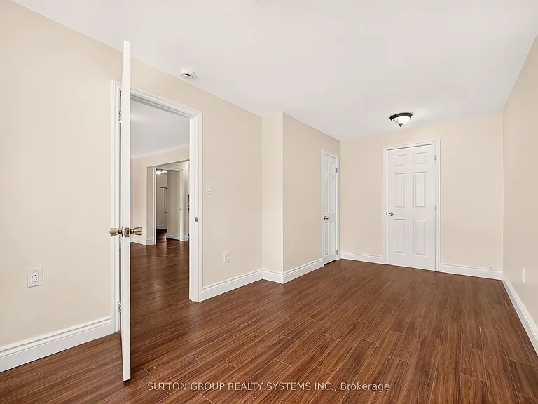 2082 Lilac Dr — Photo 8