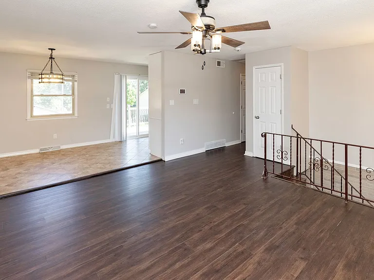 3815 Hillcrest Dr — Photo 7