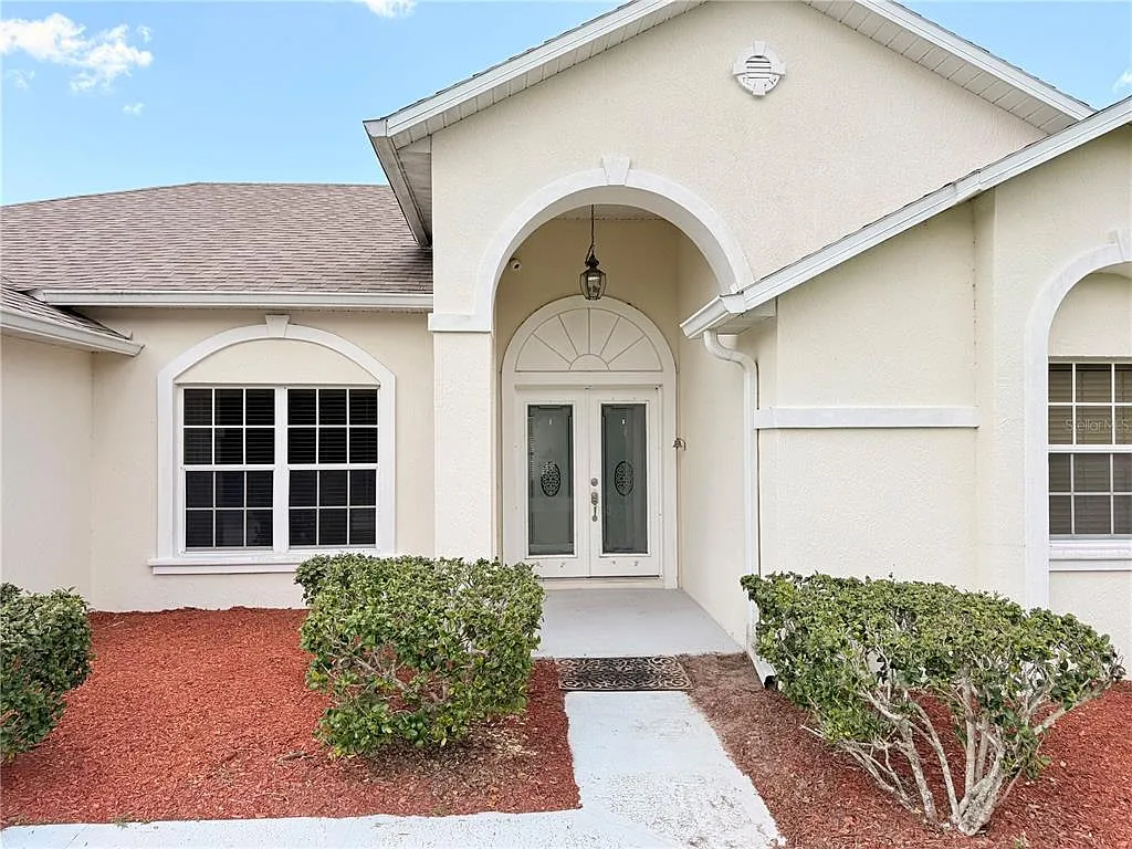 3 bed, 2.0 bath, 1846 sqft, $2,000 — Photo 2