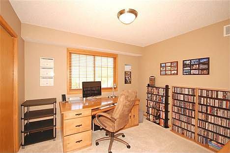 3rd image of 4438 Coachman Ln NE