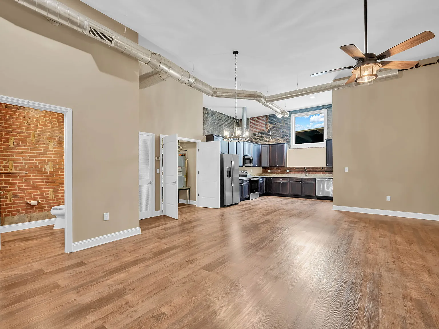 2 bed, 1000 sqft, $2,000 — Photo 3