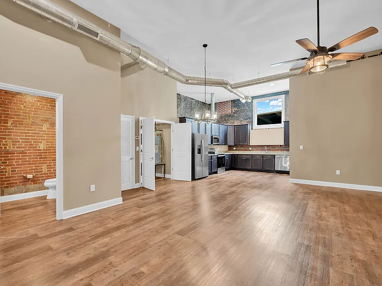 214 Broad St #C — Photo 1