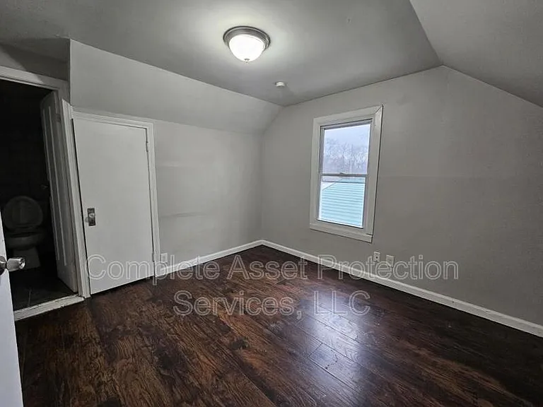 7209 Catherine St — Photo 17