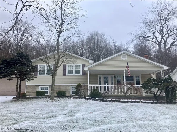 112 Wrenfield Dr, Hubbard, OH 44425