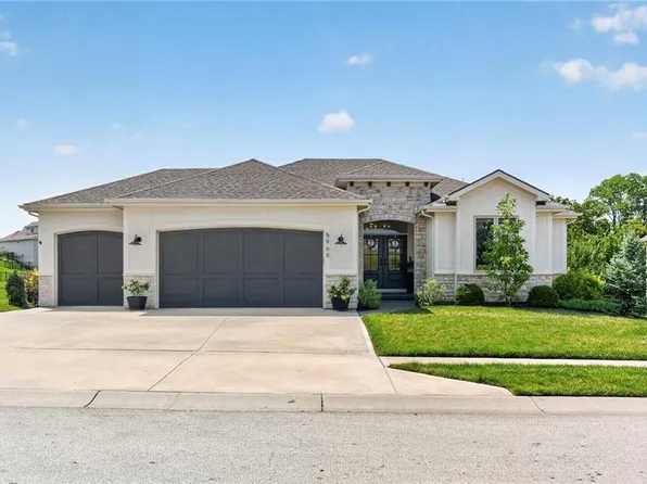 5968 Oak Creek Ct, Parkville, MO 64152