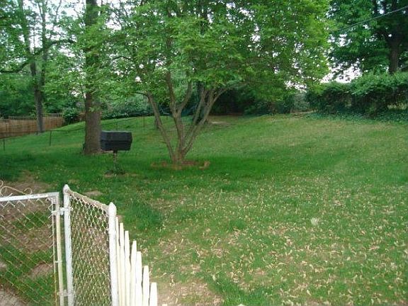 3rd image of 566 Aspen Dr
