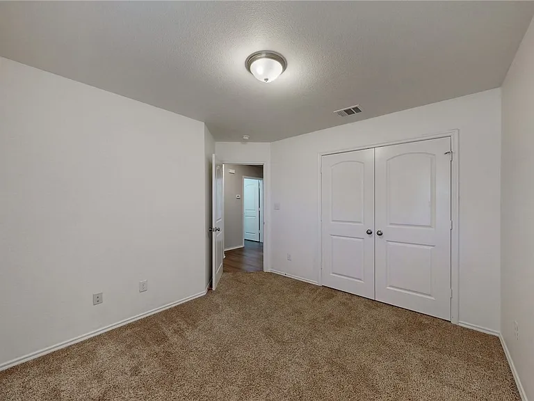 815 Heritage Dr — Photo 12