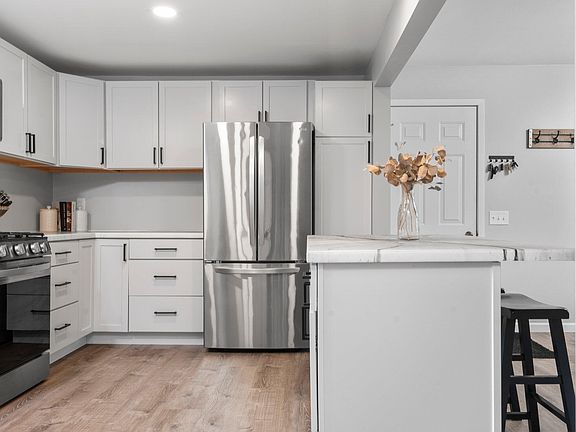 5th image of 202 Newland St