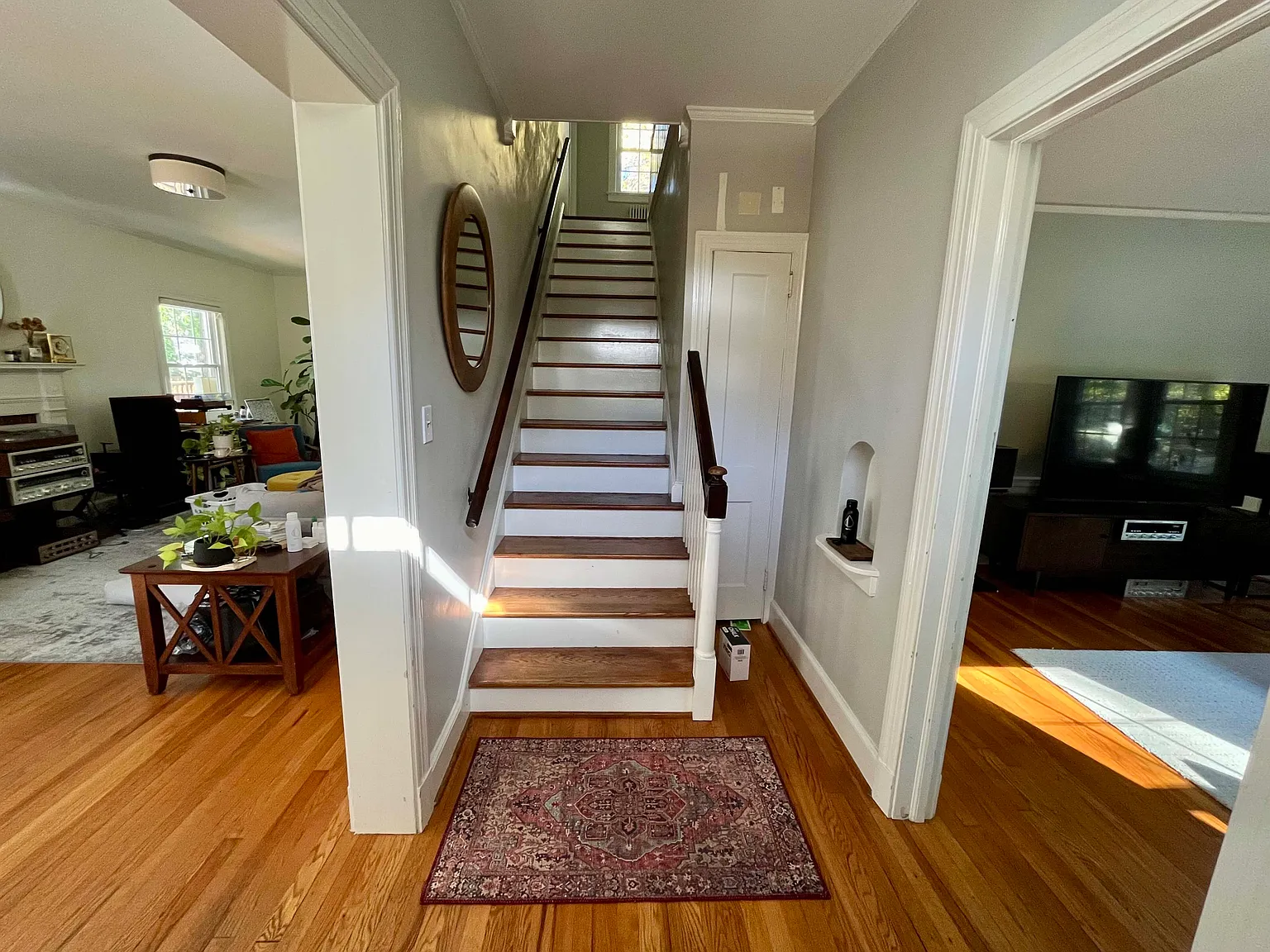 4 bed, 1.5 bath, 1923 sqft, $3,100 — Photo 2