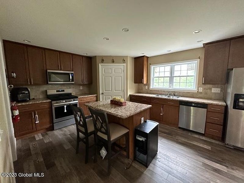 5th image of 95 Furnace Road