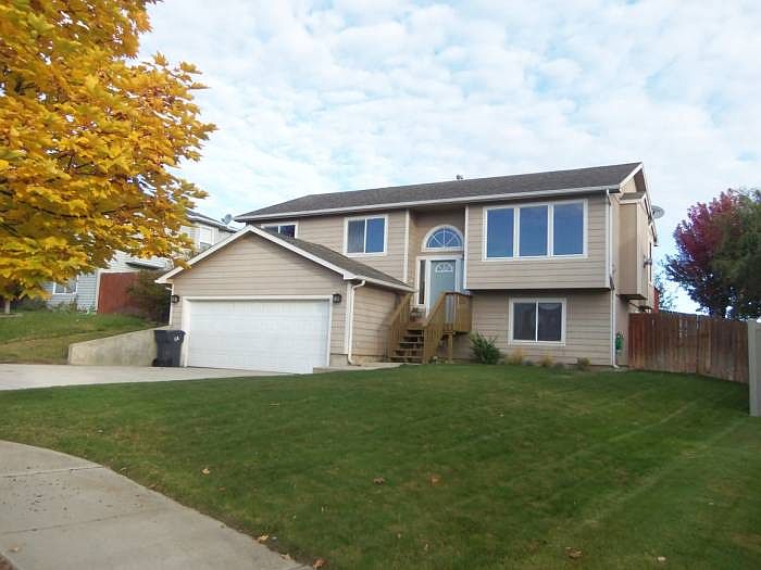 1st image of 633 Golden Hills Dr