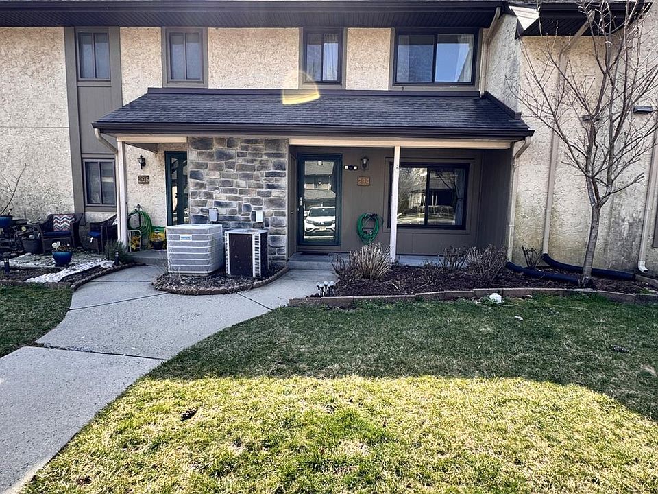 1st image of 294 Hampshire Dr