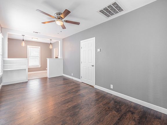 3rd image of 930 E Grayson St APT 4