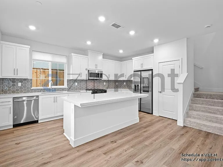 5694 Loray Ln — Photo 8