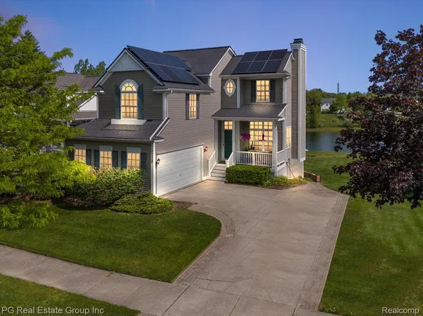 1226 Fountain View Ln, Oxford, MI 48371