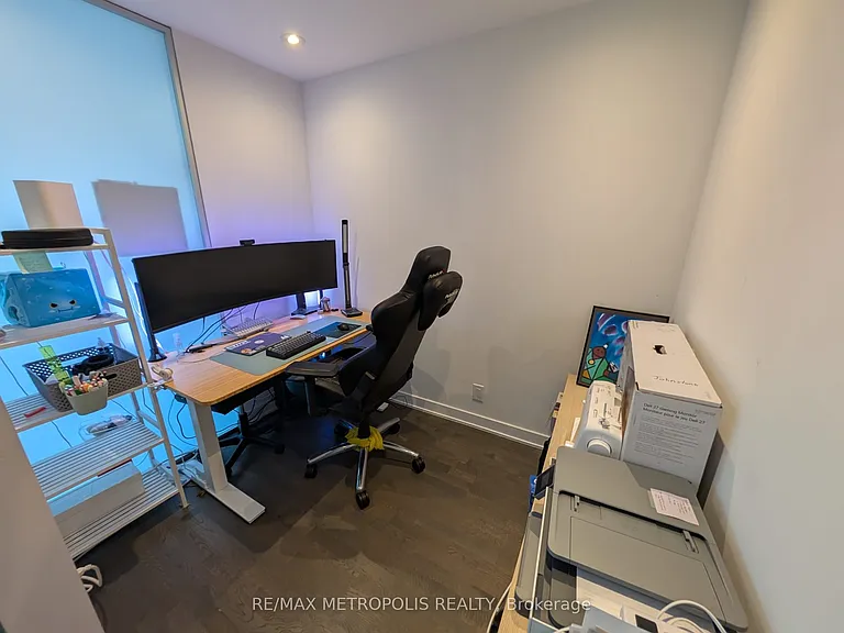 1815 Yonge St #1204 — Photo 6