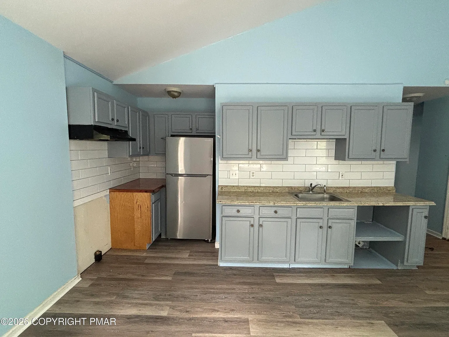 3 bed, 1.0 bath, 1042 sqft, $1,850 — Photo 3
