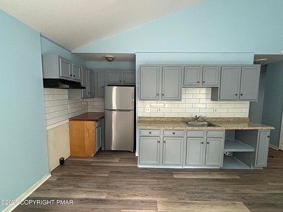 3rd image of 67 Main St 201