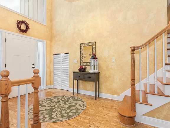 4th image of 651 Doral Ln