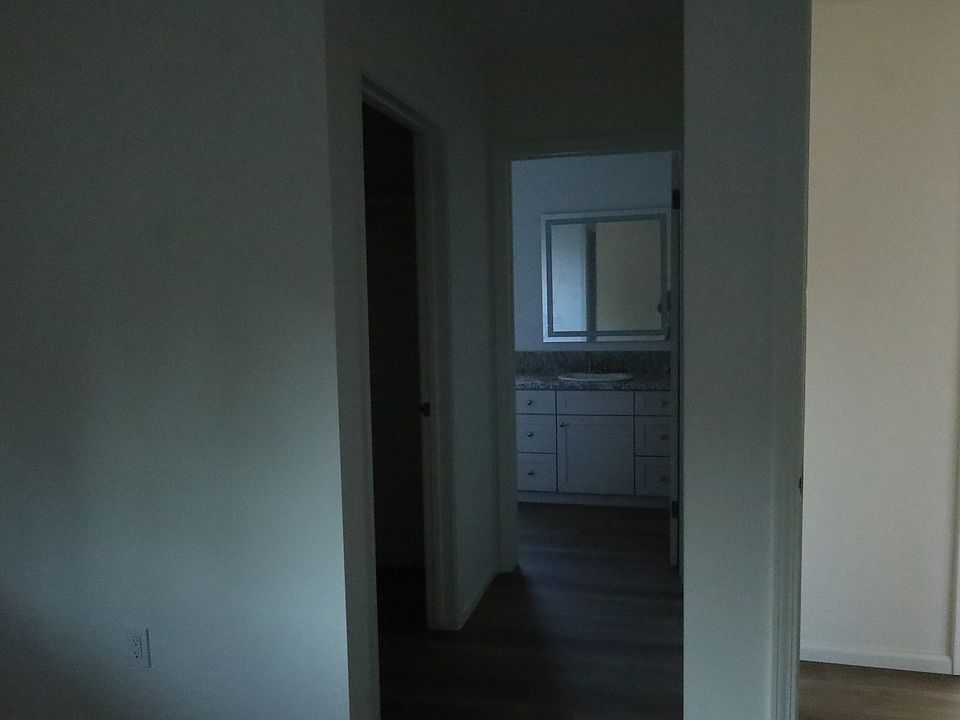 MASTER SUITE HALL