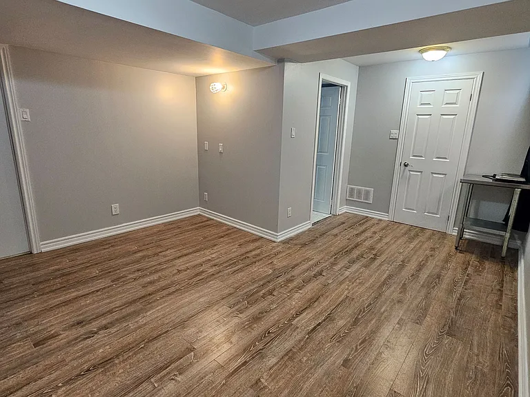 596 Skinner Ave #LOWER — Photo 4