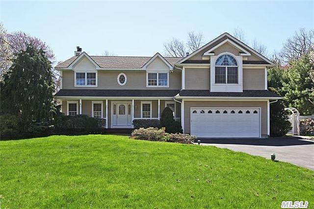 1st image of 8 Hennessey Dr