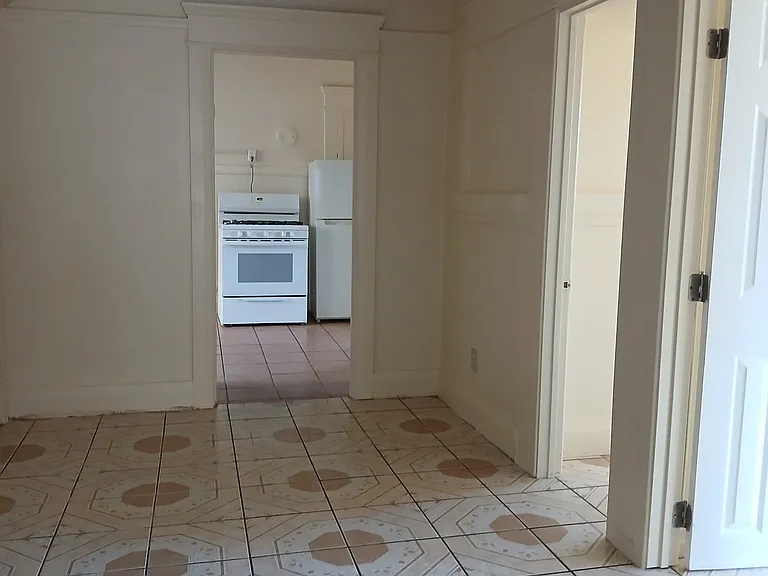 324 N Mathews St #10 — Photo 3