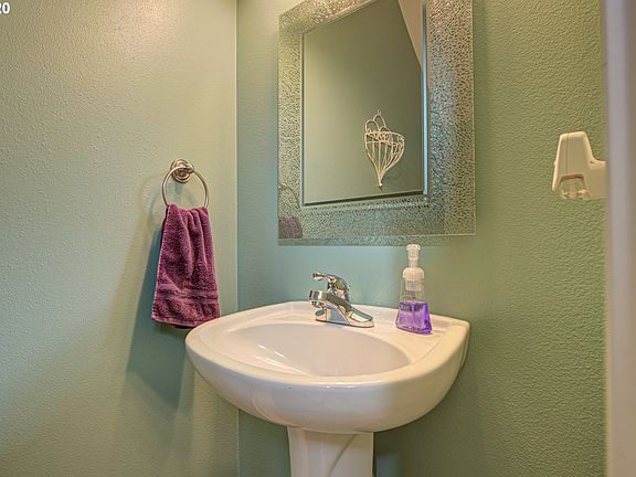 4th image of 5663 NE Hidden Creek Dr