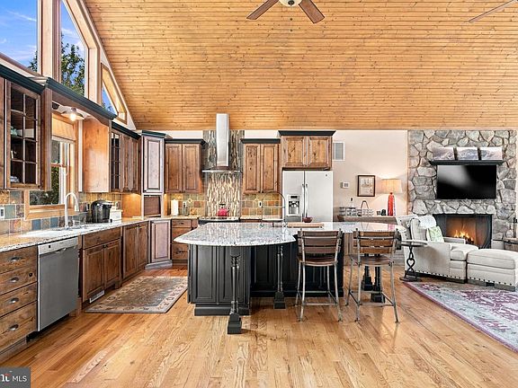 3rd image of 80 Mountainside Ct