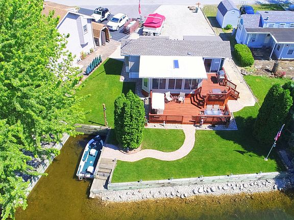 3rd image of 204 Fossil Cove Ln