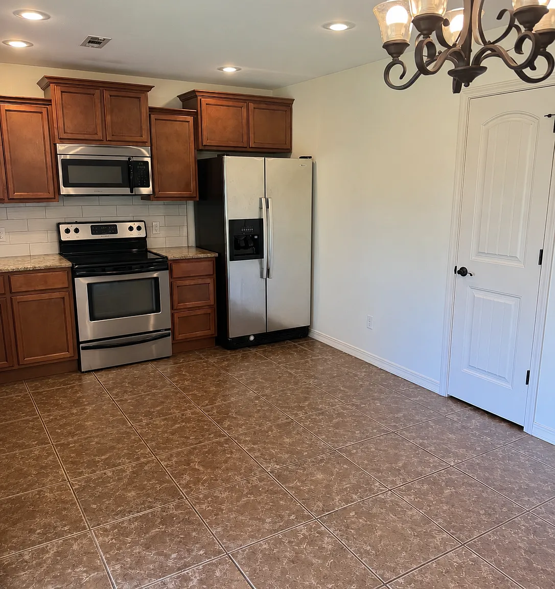 3 bed, 1435 sqft, $1,900 — Photo 4