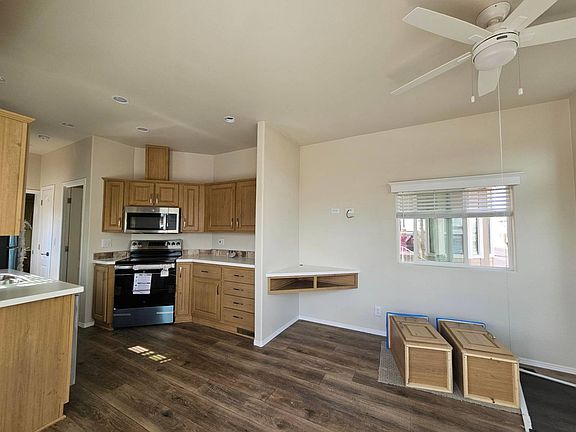4th image of 3403 Main St #102