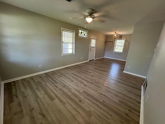 3rd image of 2515 Douglas Dr