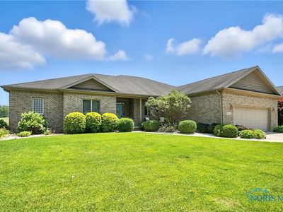 421 Pine Valley Dr, Bowling Green, OH, 43402