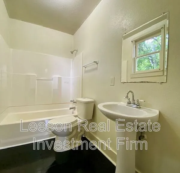 455 Egan St — Photo 6