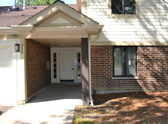 2nd image of 916 E Tower Ct Unit 1