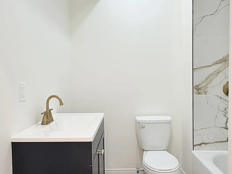 691 Ouellette Ave #4 — Photo 12