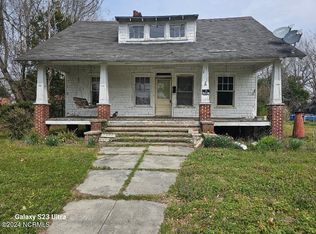 512 Dobbs St, Hertford, NC 27944
