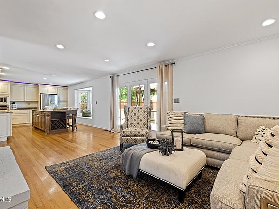 3rd image of 1213 Ashgrove Pl