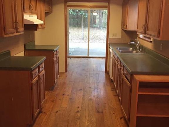5th image of 10072 Foxrun Cir