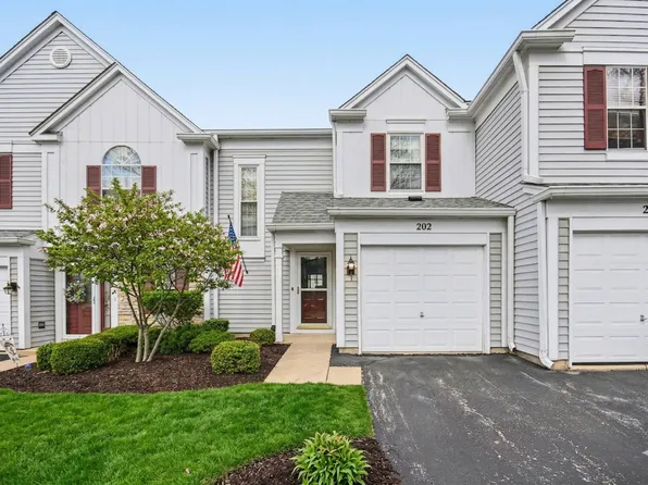 202 Shadybrook Ln, Aurora, IL 60504
