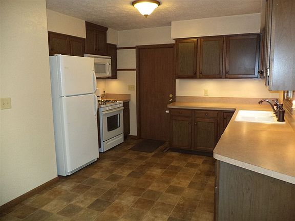 4th image of 66219 Grasslands Ln